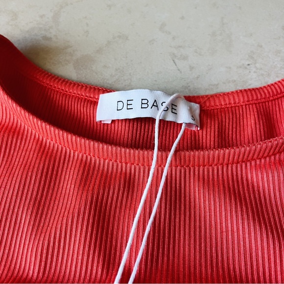 NWT De Base Boutique Short Sleeve Cropped Top with Tie and Cutout Back - Picture 5 of 6